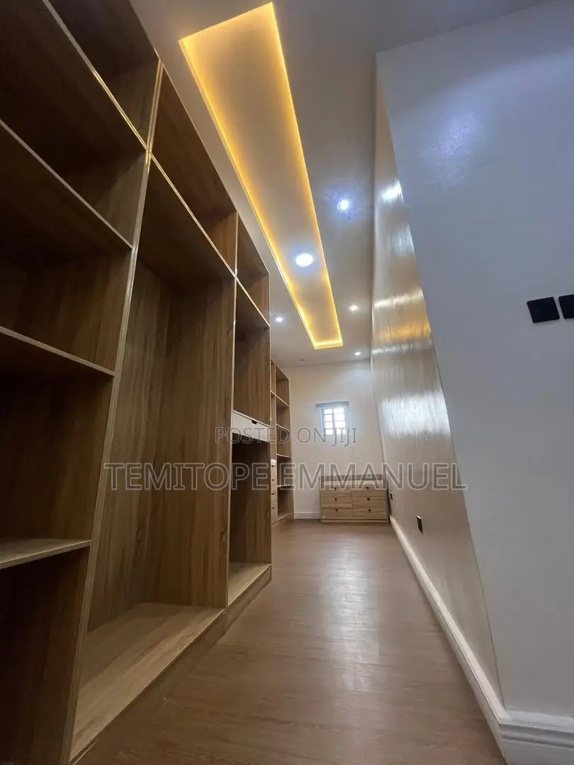 Furnished 6bdrm Duplex in Egbeda for sale