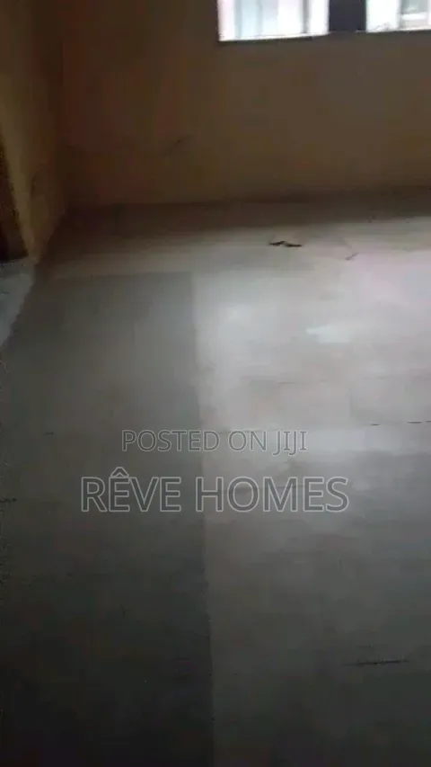 3bdrm Block of Flats in Soluyi for rent