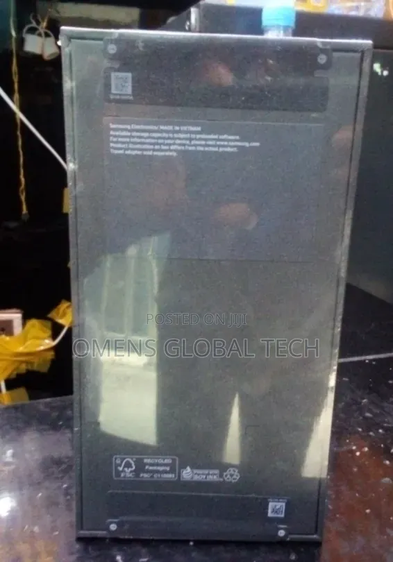 New Samsung Galaxy Z Flip4 256 GB Gold