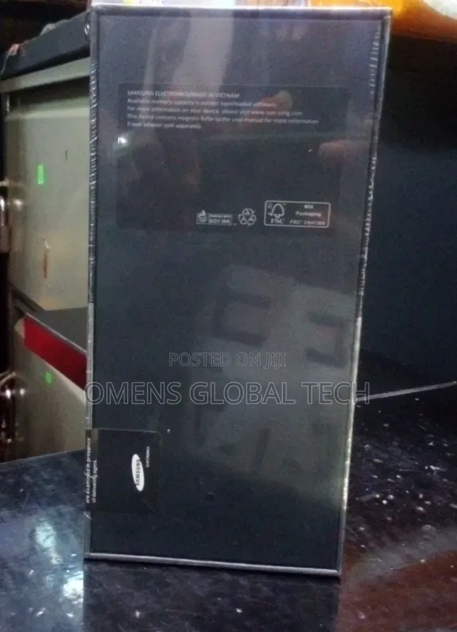 New Samsung Galaxy Z Flip4 256 GB Gold