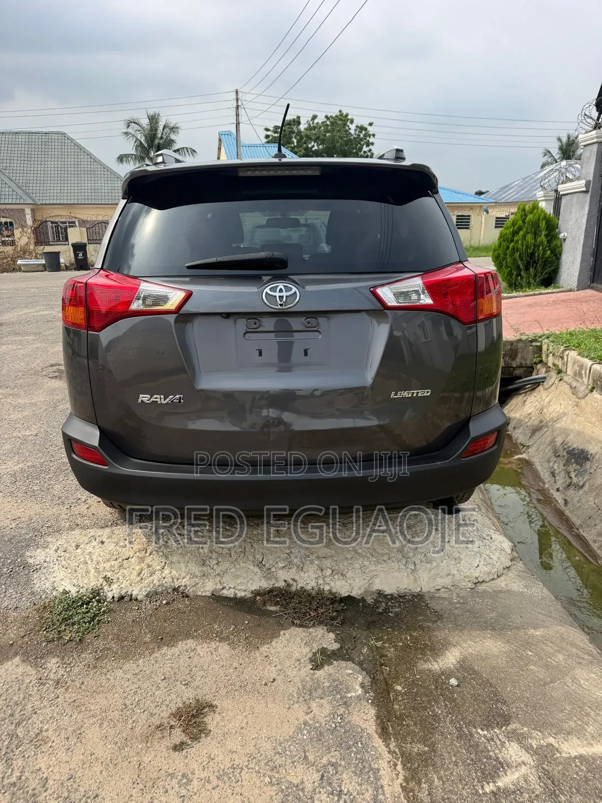 Toyota RAV4 Limited 4dr SUV (2.5L 4cyl 6A) 2015 Gray