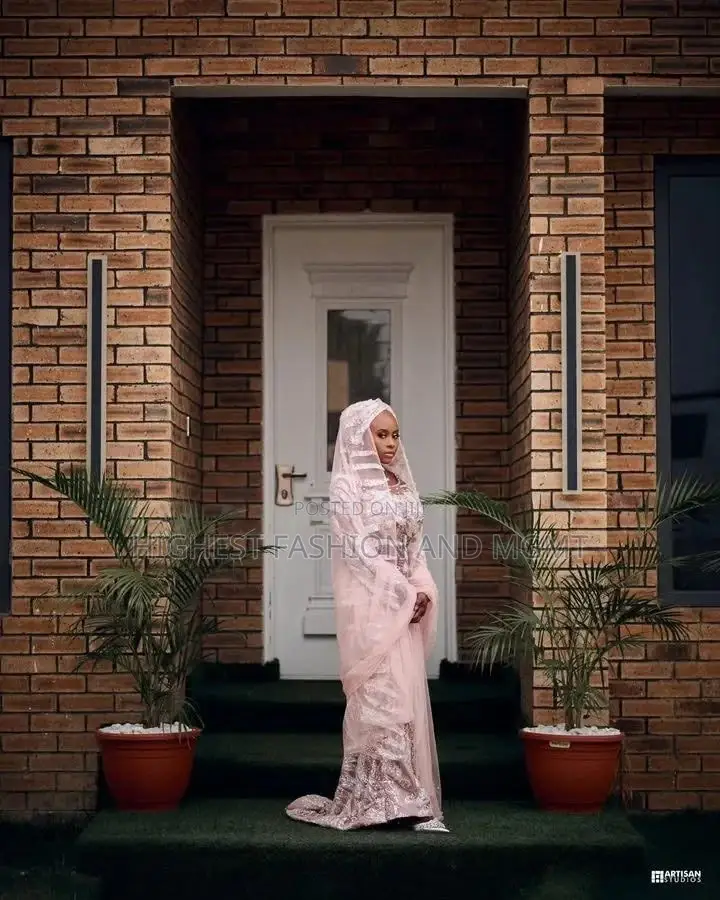 Leaf-Patterned Rose Gold Northern Bridal Dress With Matching Cape