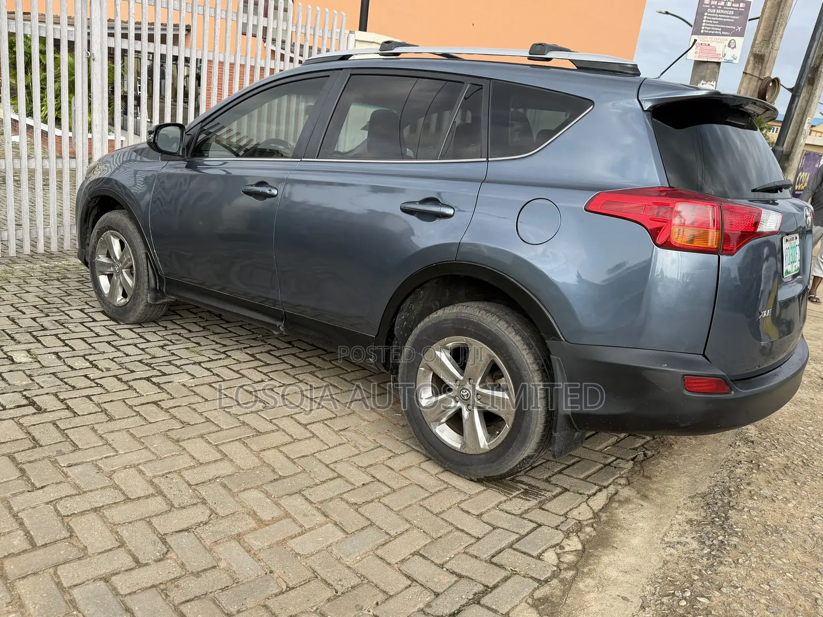 Toyota RAV4 XLE 4dr SUV (2.5L 4cyl 6A) 2014 Gray