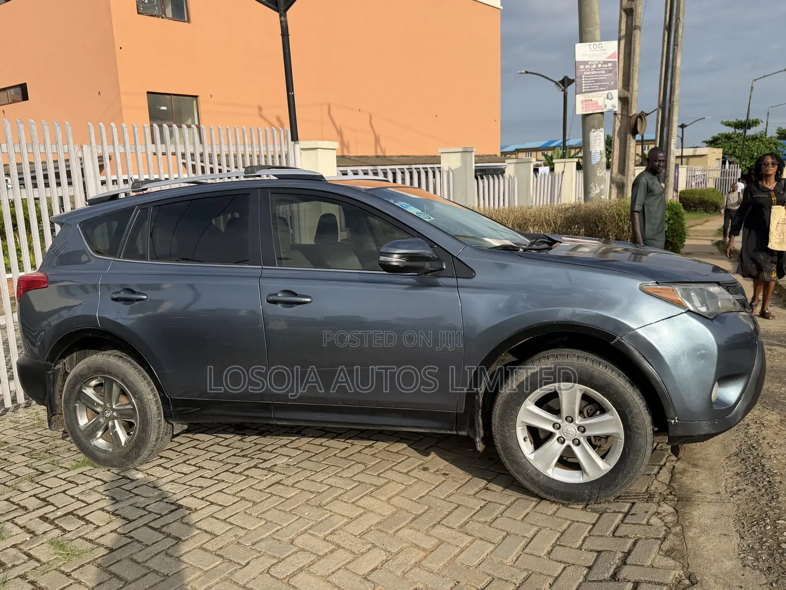 Toyota RAV4 XLE 4dr SUV (2.5L 4cyl 6A) 2014 Gray