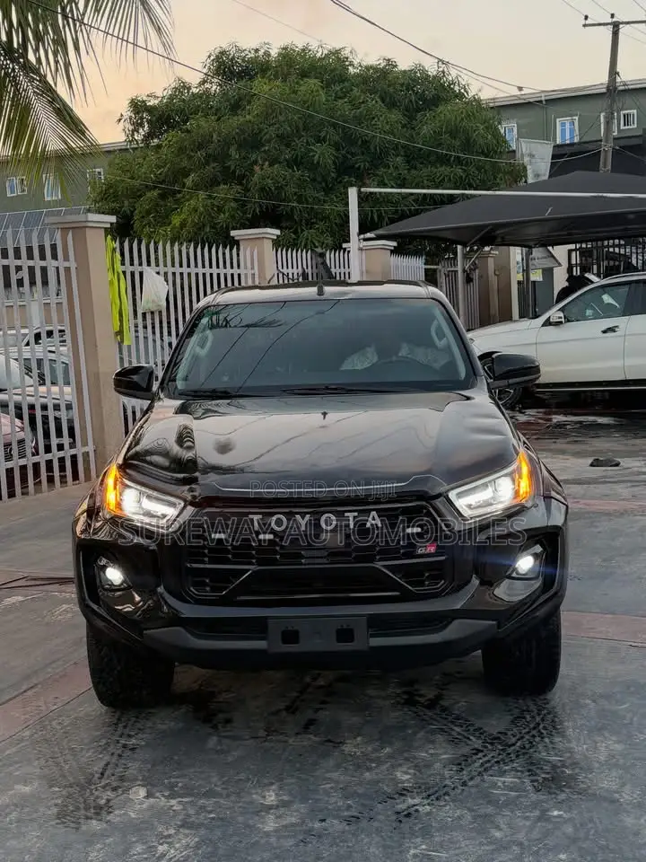 Toyota Hilux 2021 Black