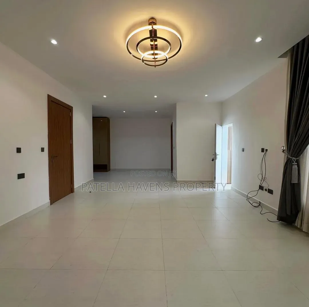 6bdrm Duplex in Mabushi for sale