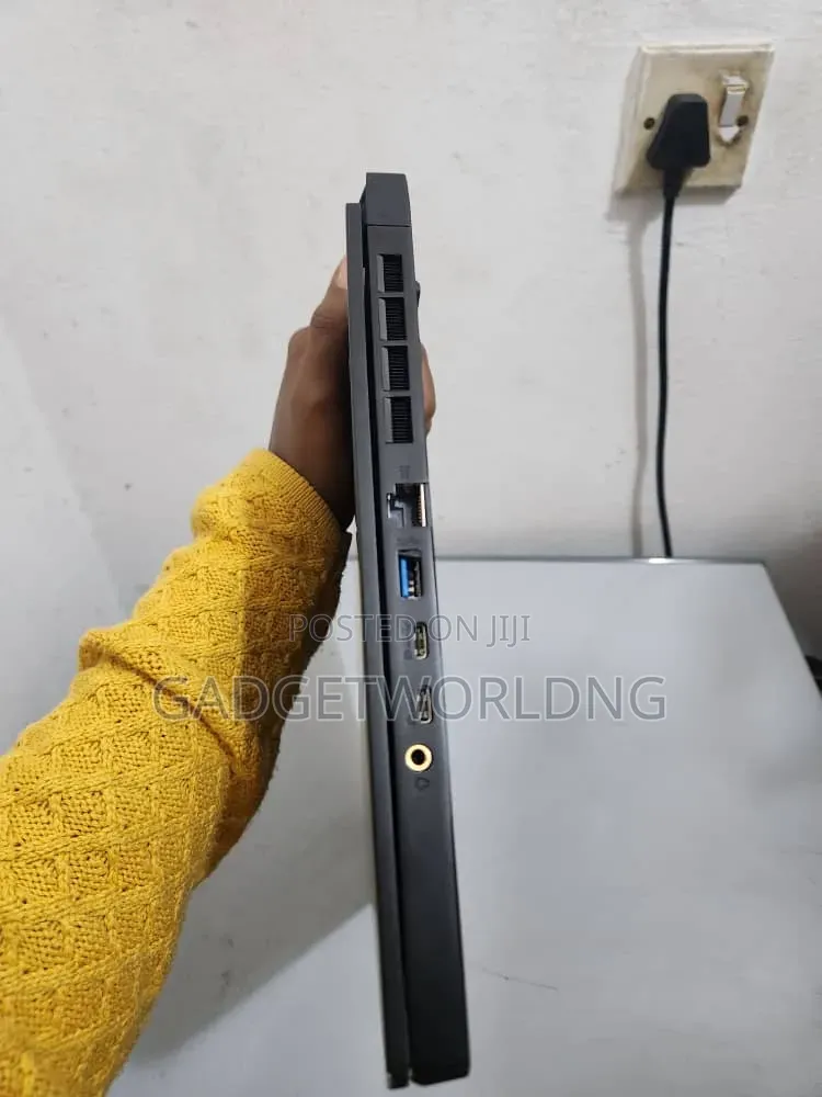 Laptop MSI GS66 Stealth 12UHS 32GB Intel Core i7 SSD 1T