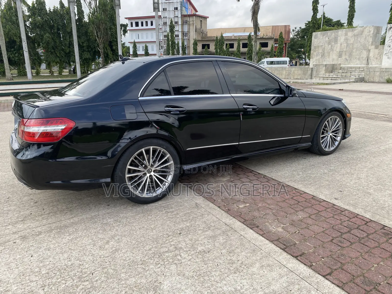Mercedes-Benz E350 Base 4dr Sedan RWD (3.5L 6cyl 7A) 2012 Black