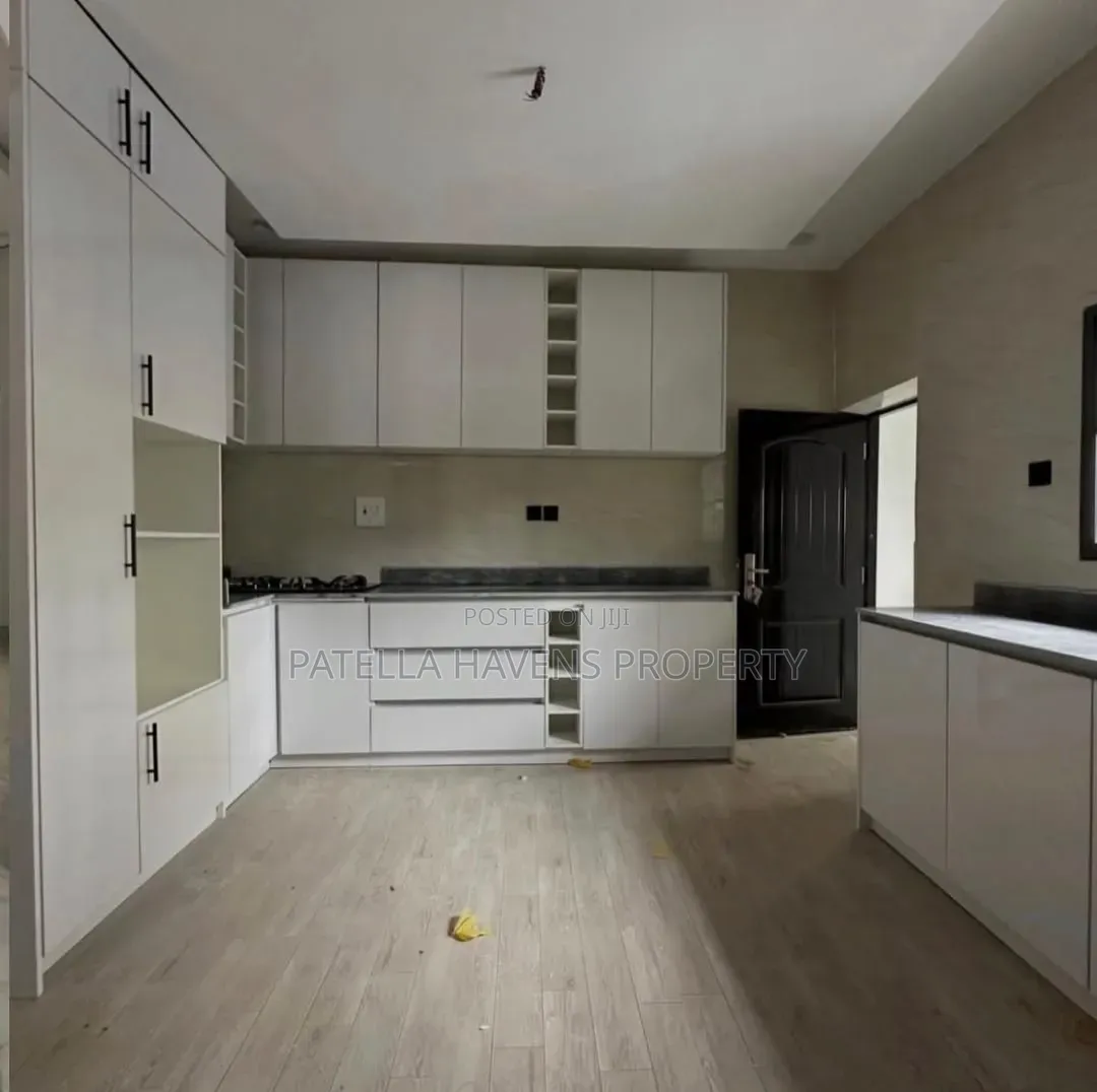 4bdrm Duplex in Apo Resettlement for sale
