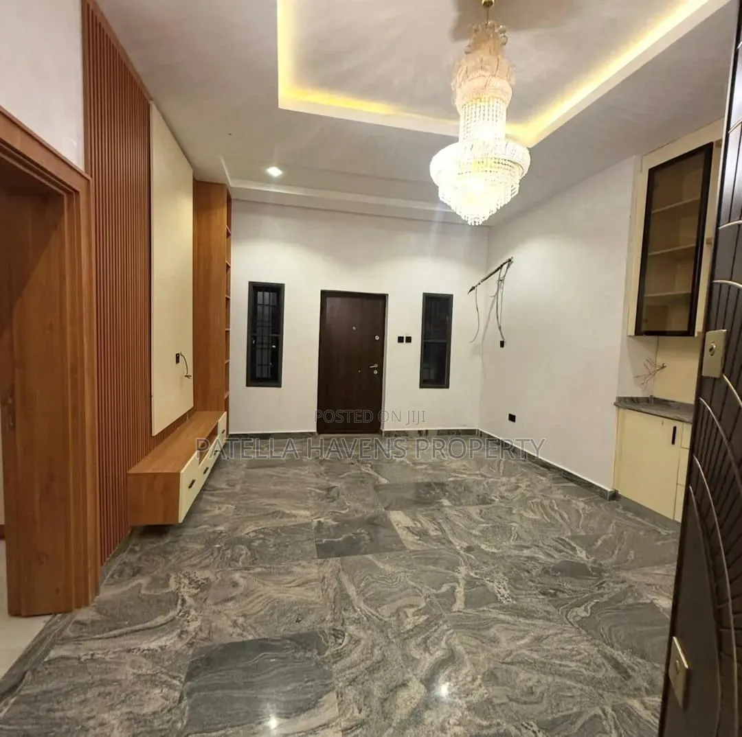 7bdrm Mansion in Admiralty Estate, Asokoro for sale