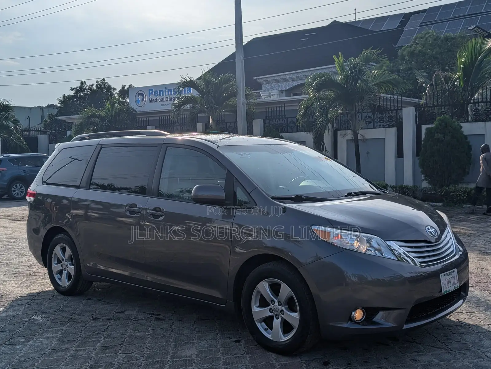 Toyota Sienna LE 7-Passenger Mobility 4dr Minivan (3.5L 6cyl 6A) 2014 Gray