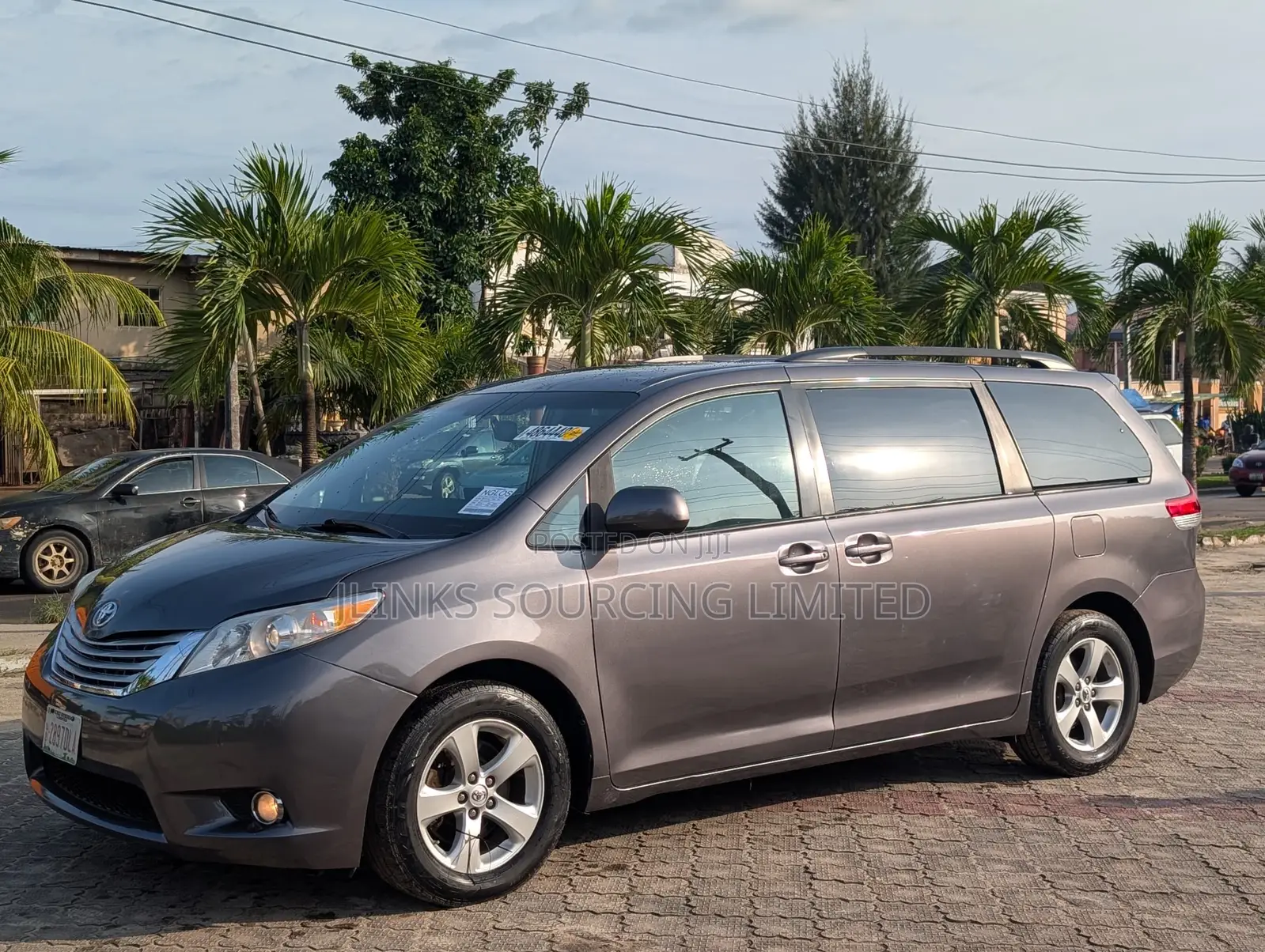 Toyota Sienna LE 7-Passenger Mobility 4dr Minivan (3.5L 6cyl 6A) 2014 Gray
