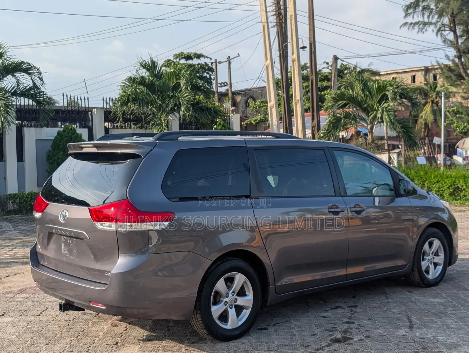 Toyota Sienna LE 7-Passenger Mobility 4dr Minivan (3.5L 6cyl 6A) 2014 Gray