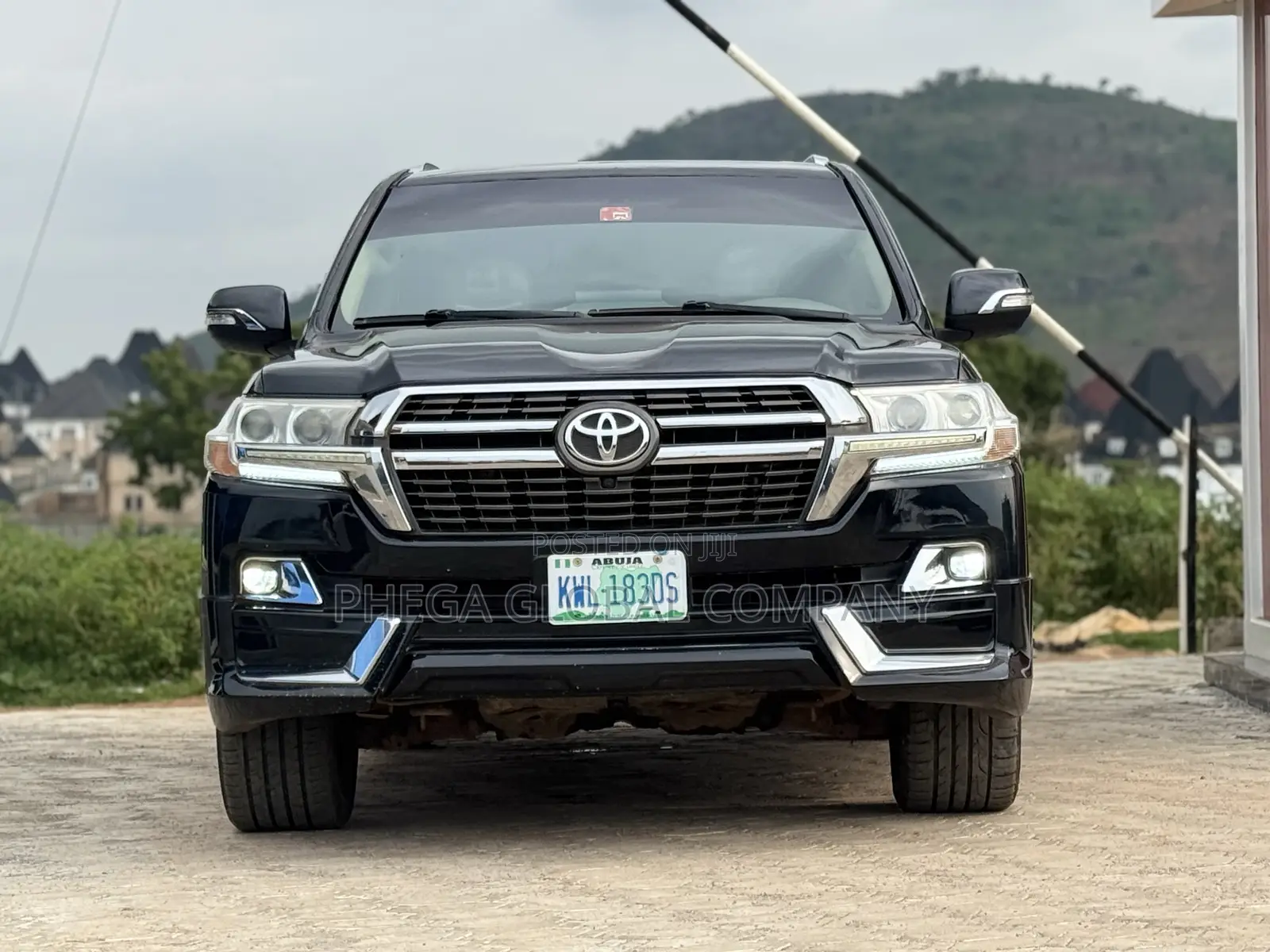 Toyota Land Cruiser 5.7 V8 2011 Black
