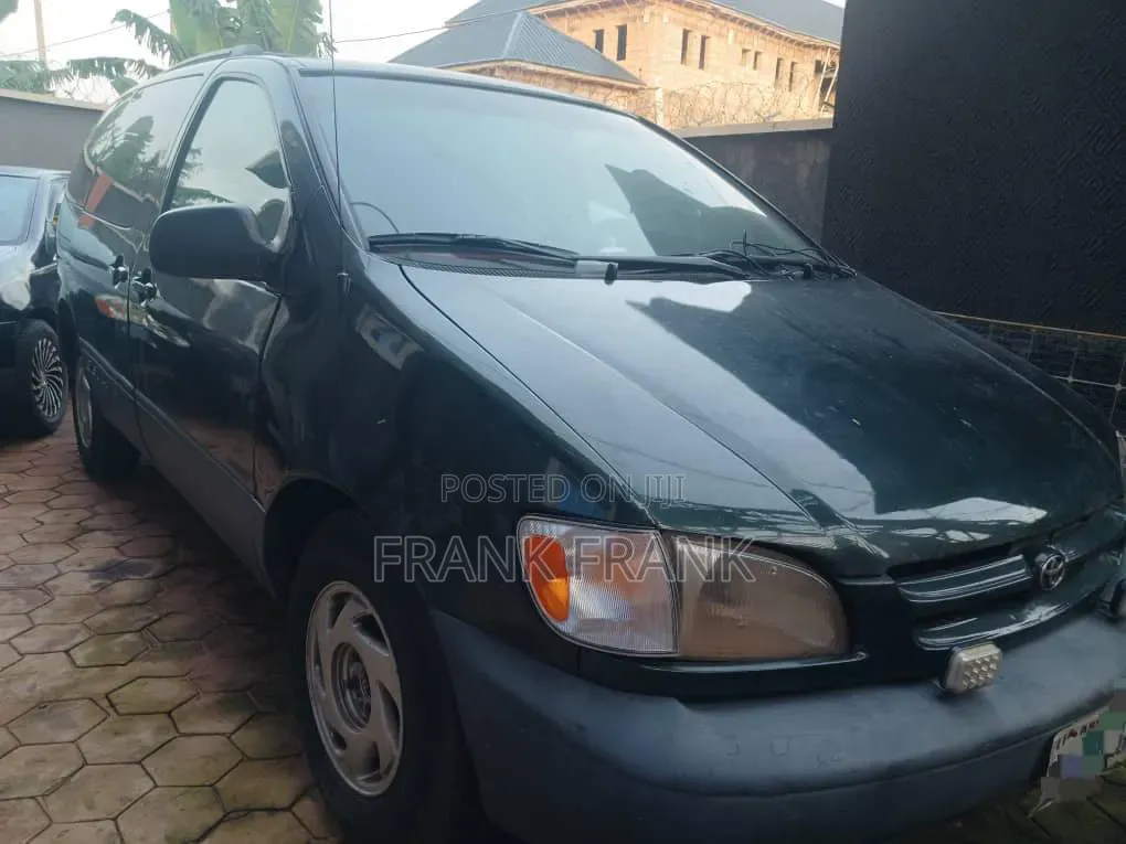 Toyota Sienna 2001 Green