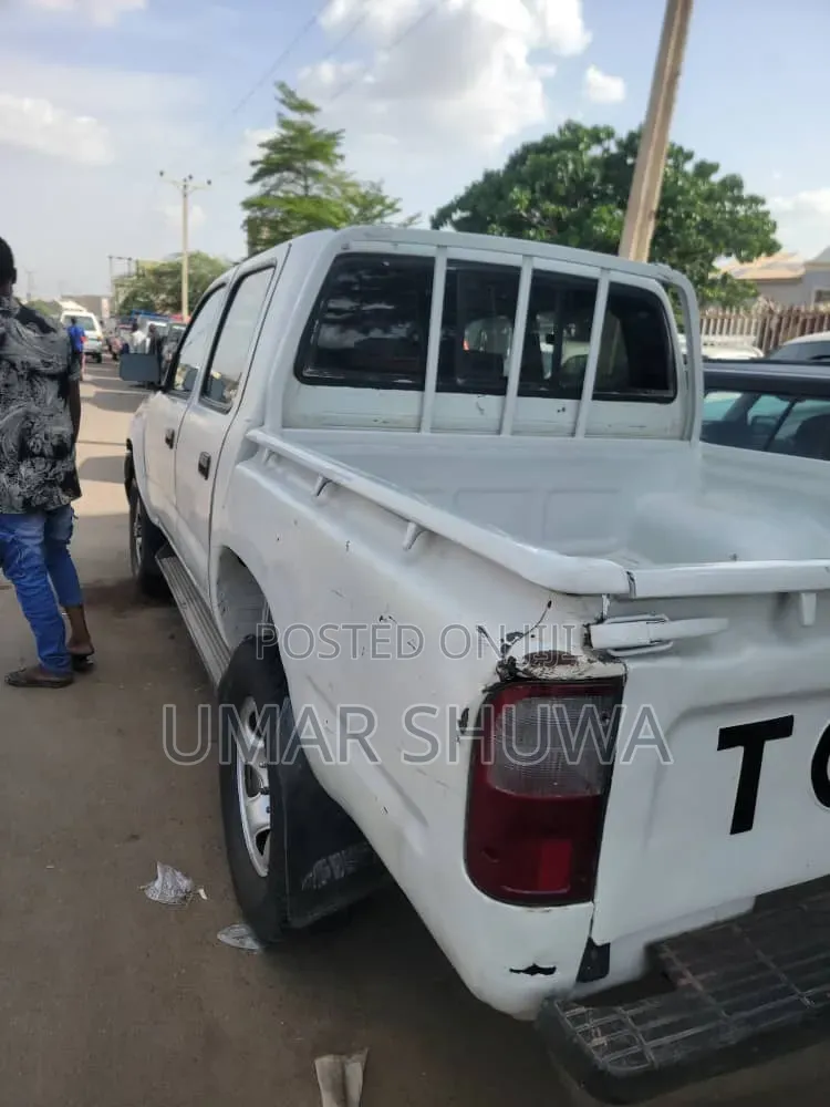 Toyota Hilux 1998 White