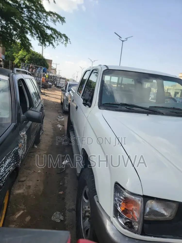 Toyota Hilux 1998 White