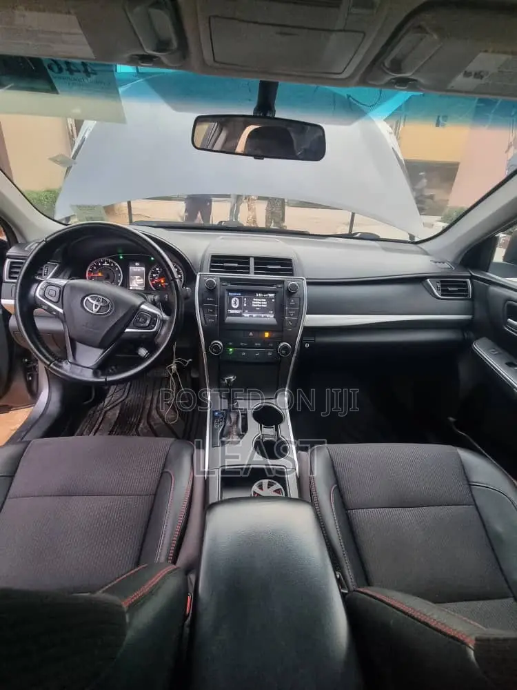 Toyota Camry SE 4dr Sedan (2.5L 4cyl 6A) 2016 Gray