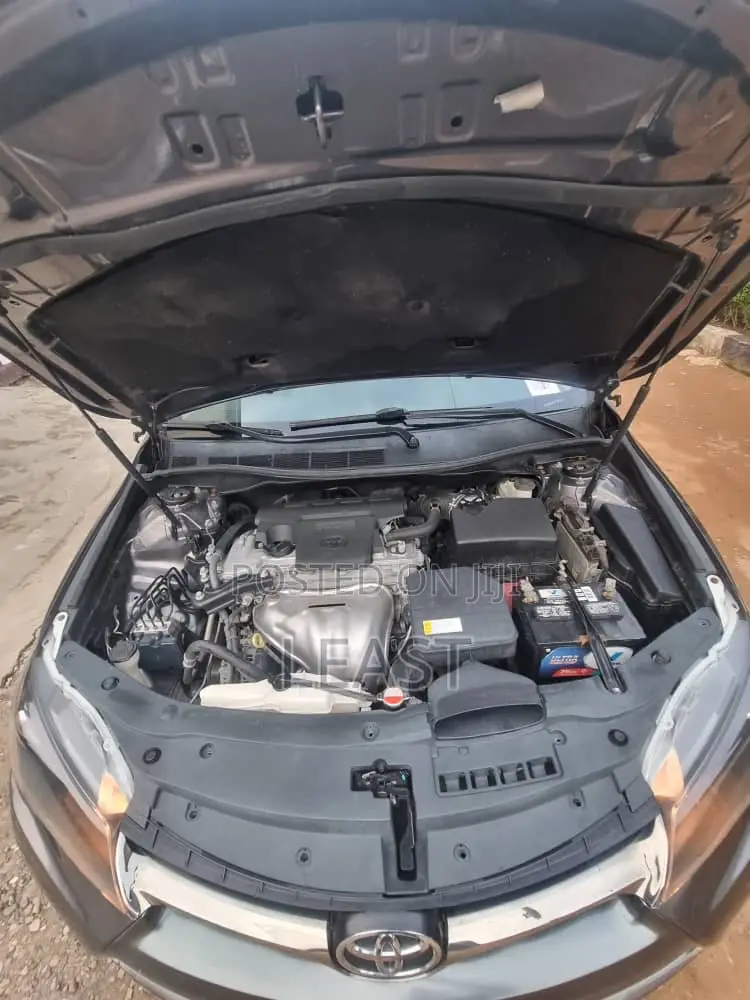 Toyota Camry SE 4dr Sedan (2.5L 4cyl 6A) 2016 Gray