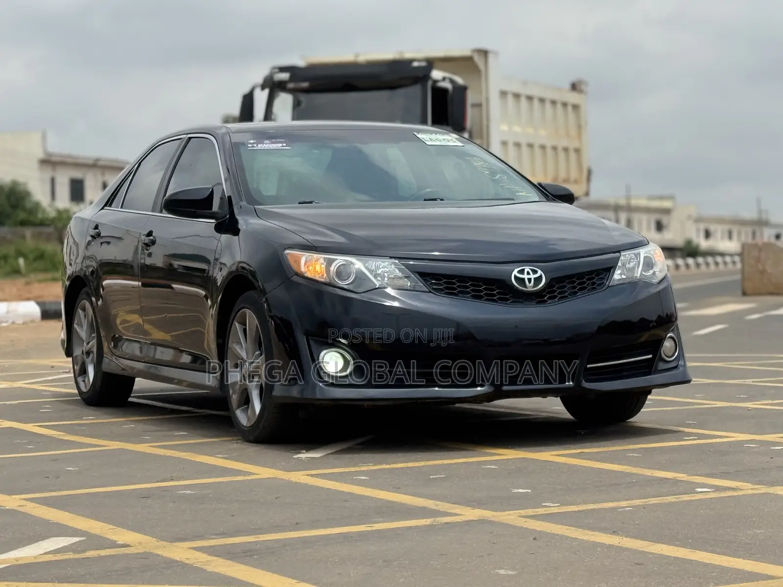 Toyota Camry SE V6 4dr Sedan (3.5L 6cyl 6A) 2013 Black