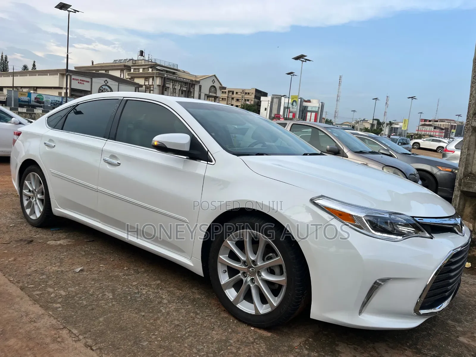 Toyota Avalon Limited 4dr Sedan (3.5L 6cyl 6A) 2014 White