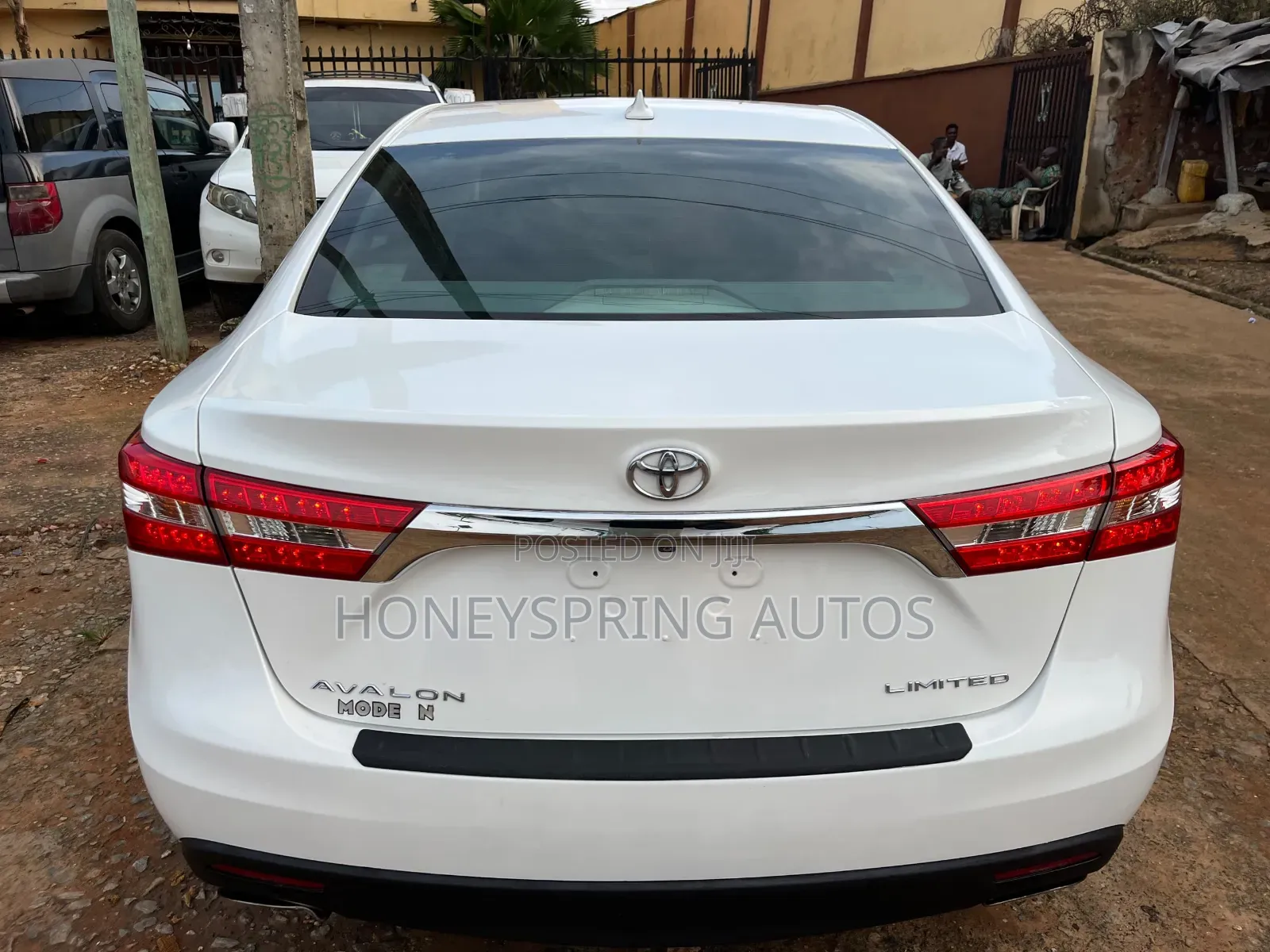 Toyota Avalon Limited 4dr Sedan (3.5L 6cyl 6A) 2014 White