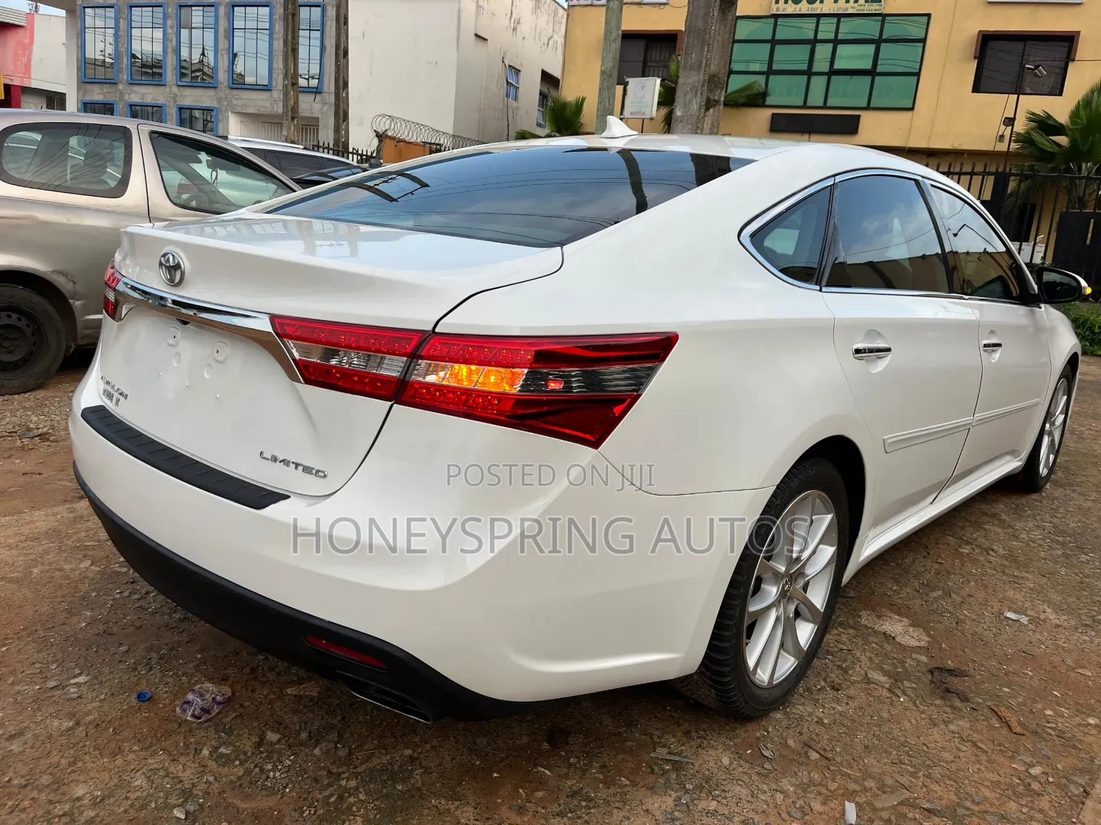 Toyota Avalon Limited 4dr Sedan (3.5L 6cyl 6A) 2014 White