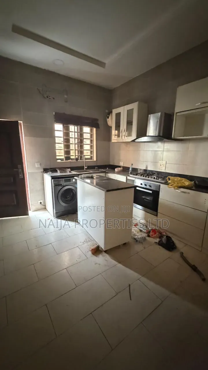 4bdrm Duplex in Ikota for rent