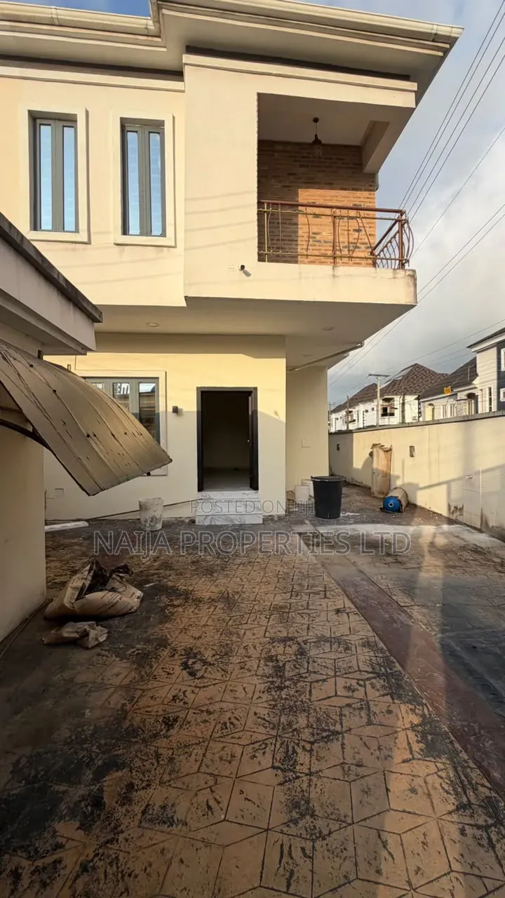 4bdrm Duplex in Ikota for rent