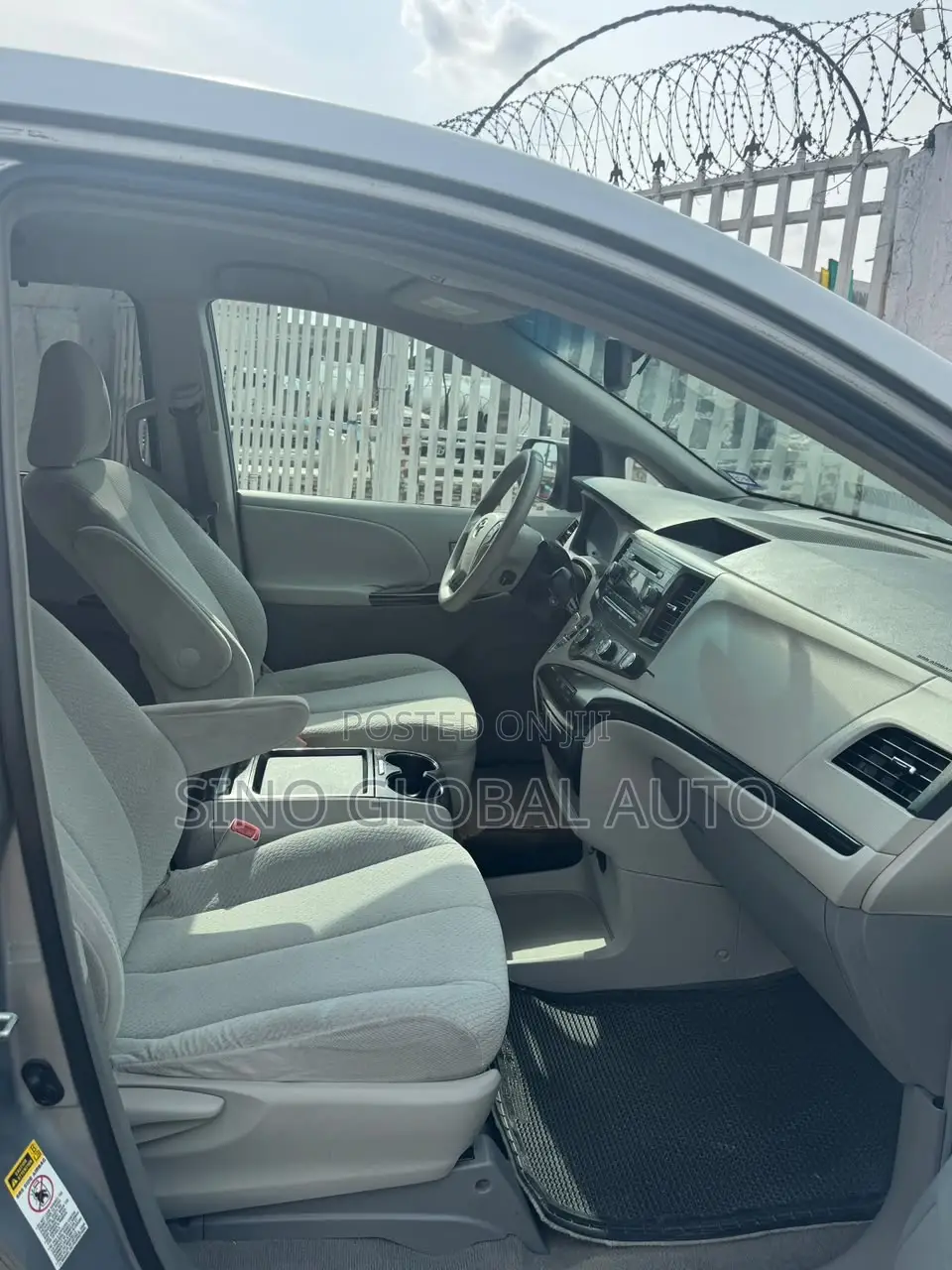 Toyota Sienna LE 7 Passenger 2011 Gray