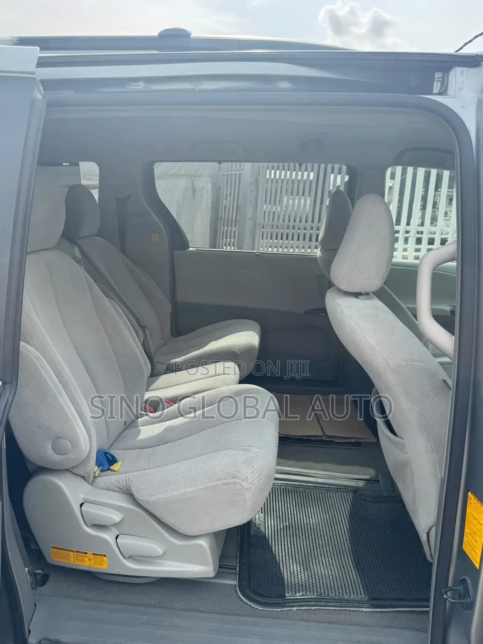 Toyota Sienna LE 7 Passenger 2011 Gray