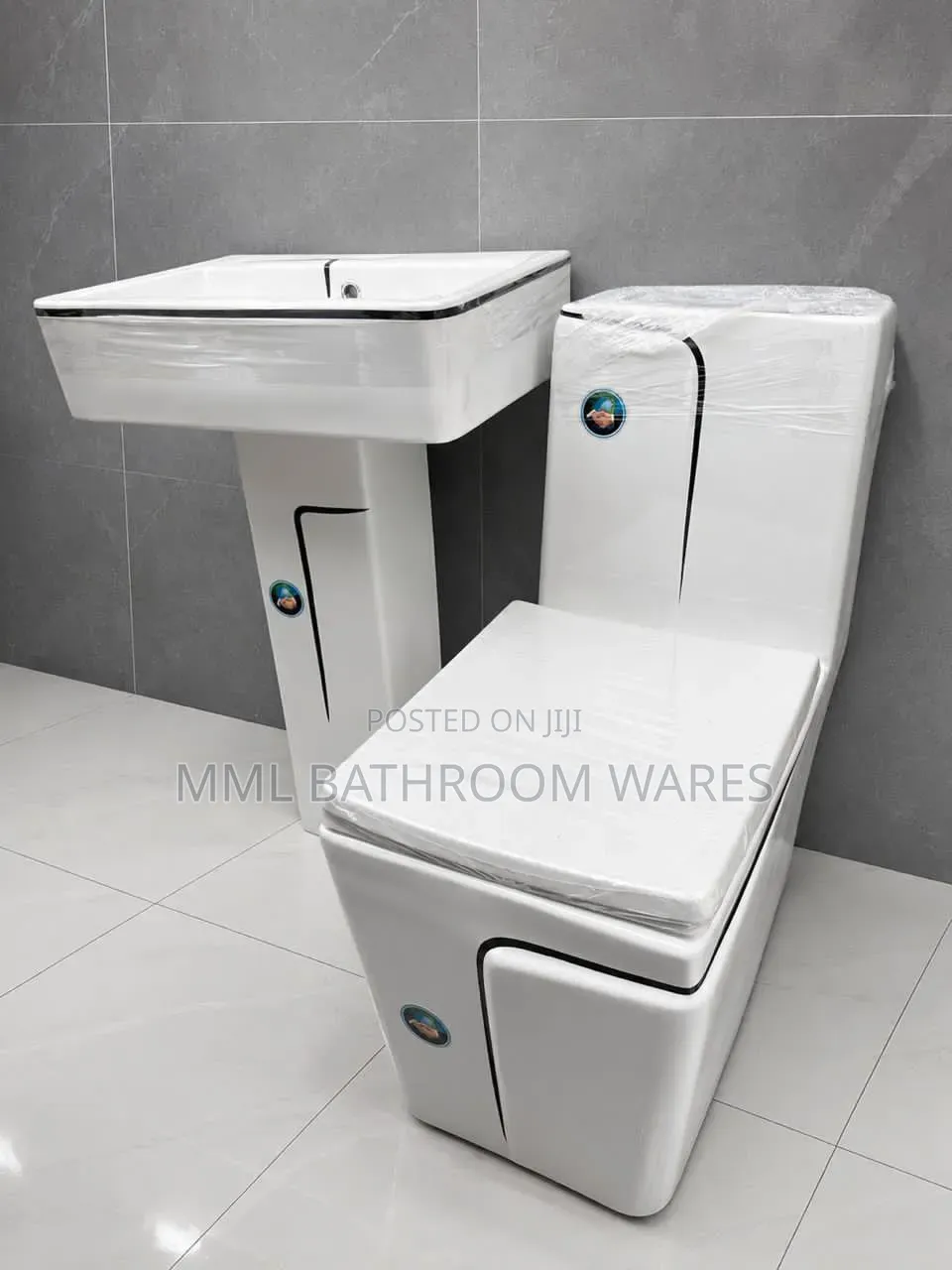 White and Black Design Toilet Seats Set