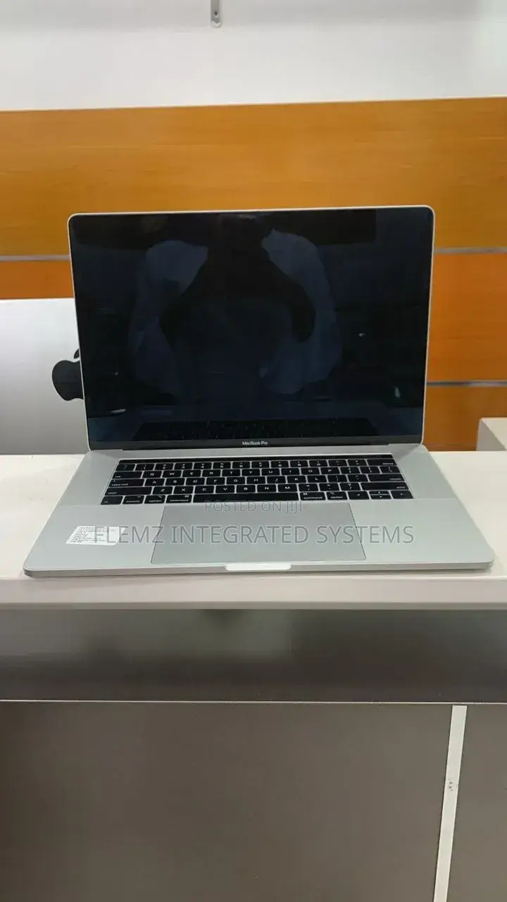 Laptop Apple MacBook Pro 2018 16GB Intel Core i7 SSD 512GB