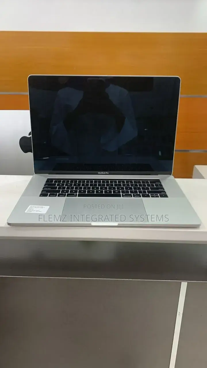 Laptop Apple MacBook Pro 2018 16GB Intel Core i7 SSD 512GB