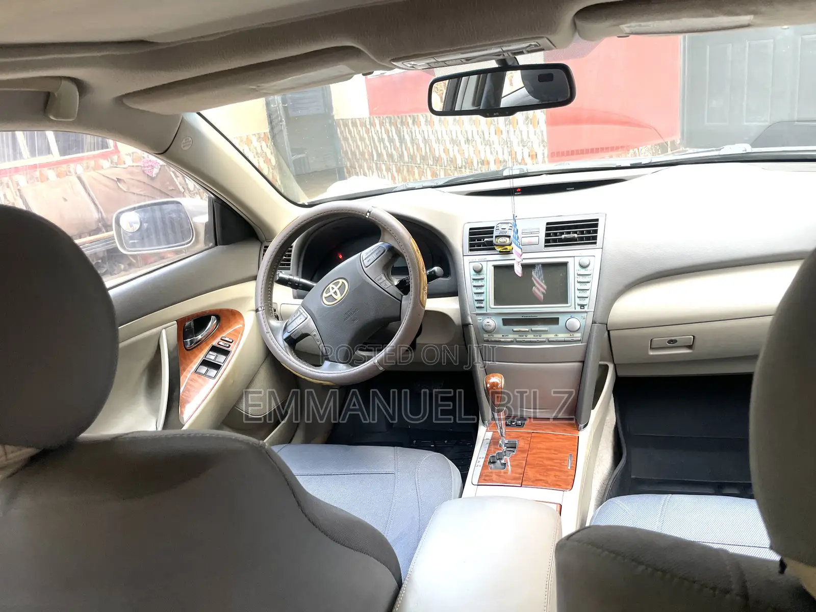 Toyota Camry XLE 4dr Sedan (2.5L 4cyl 6AM) 2010 Gold