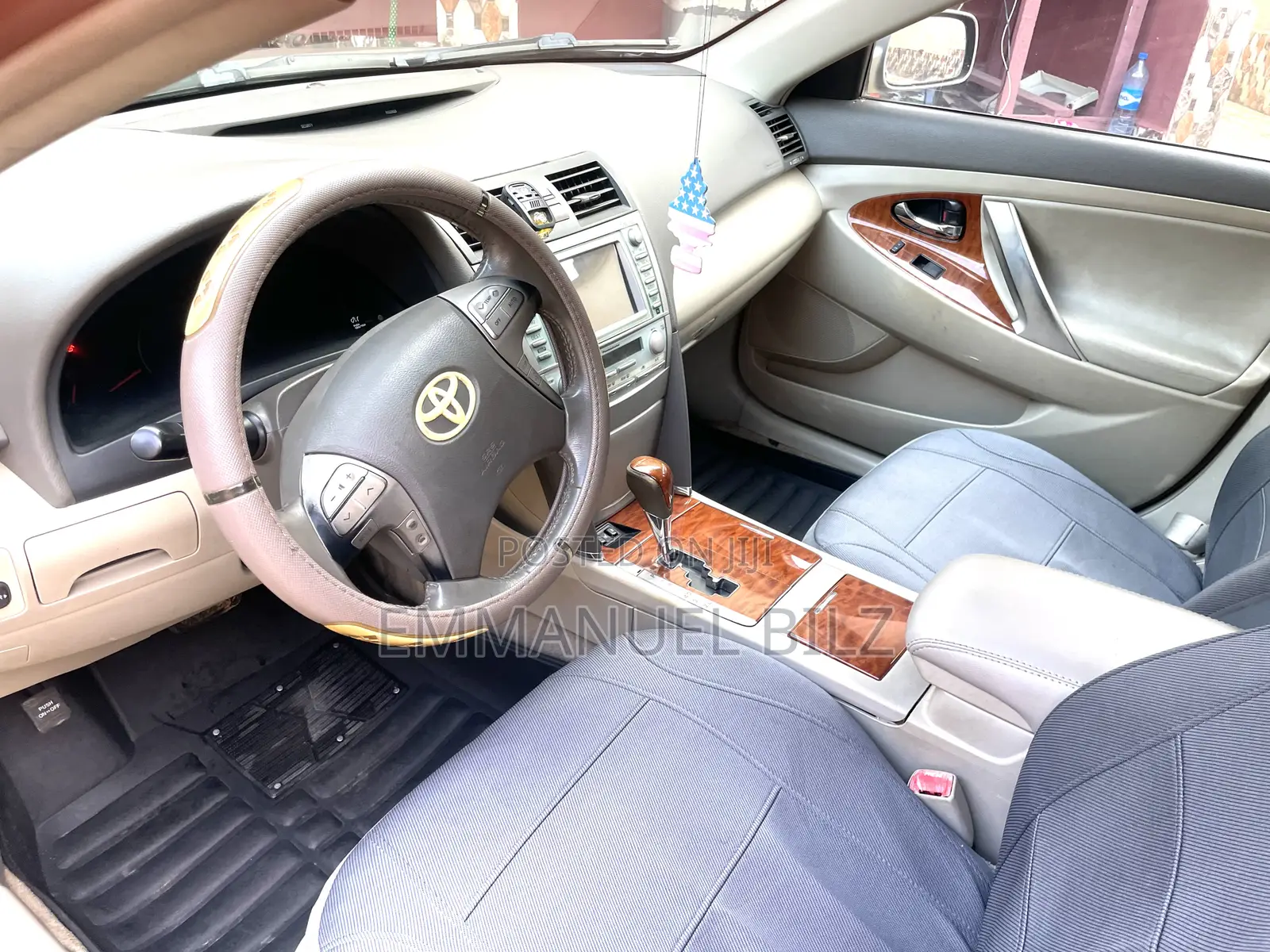 Toyota Camry XLE 4dr Sedan (2.5L 4cyl 6AM) 2010 Gold