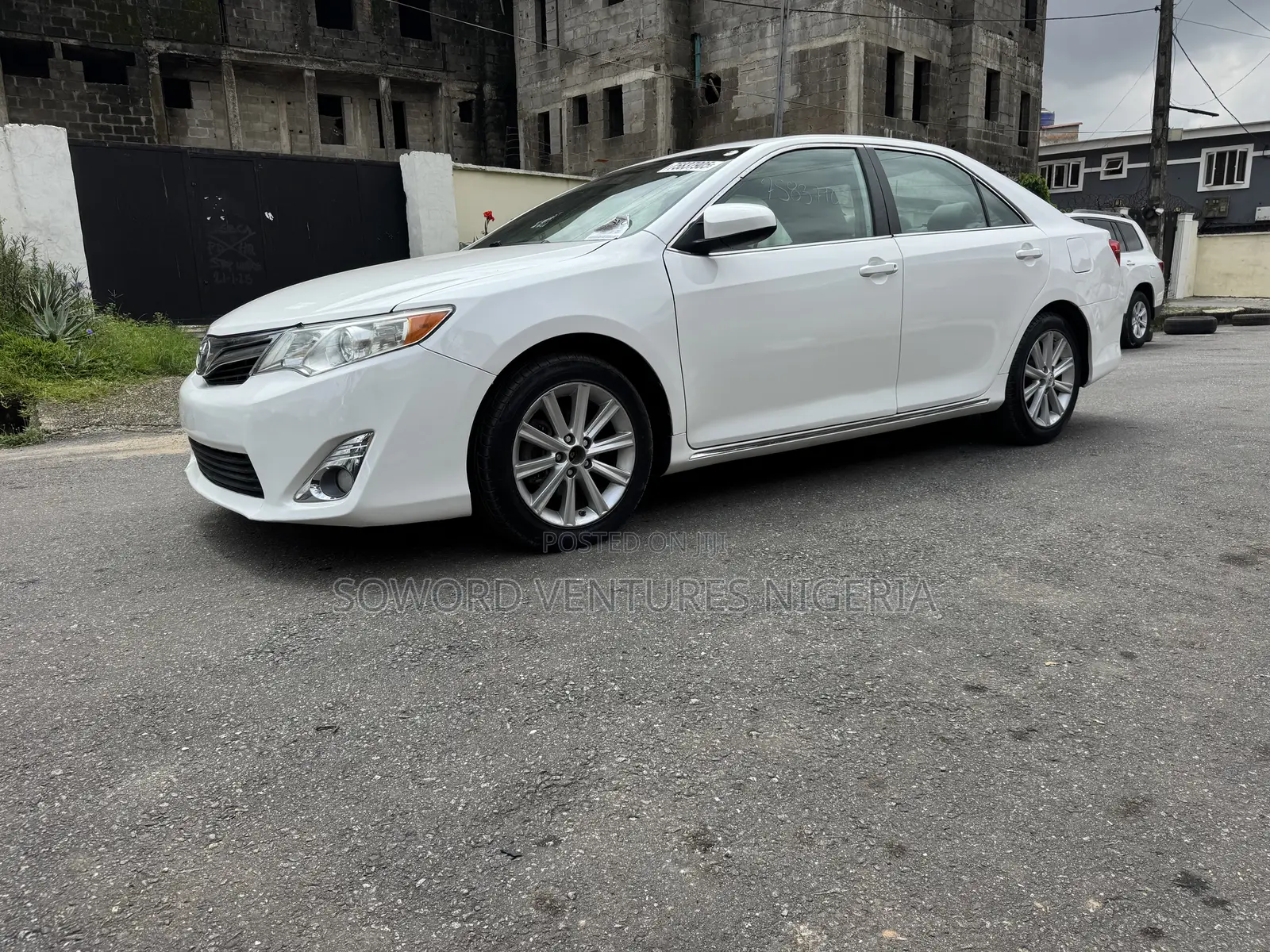 Toyota Camry XLE V6 4dr Sedan (3.5L 6cyl 6A) 2012 White
