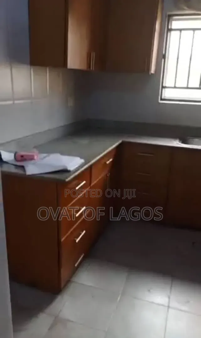 3bdrm Apartment in Lekki Phase 1 for rent