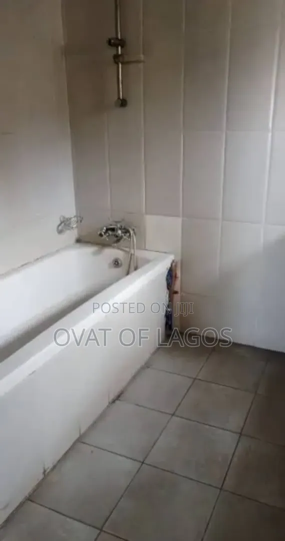 3bdrm Apartment in Lekki Phase 1 for rent