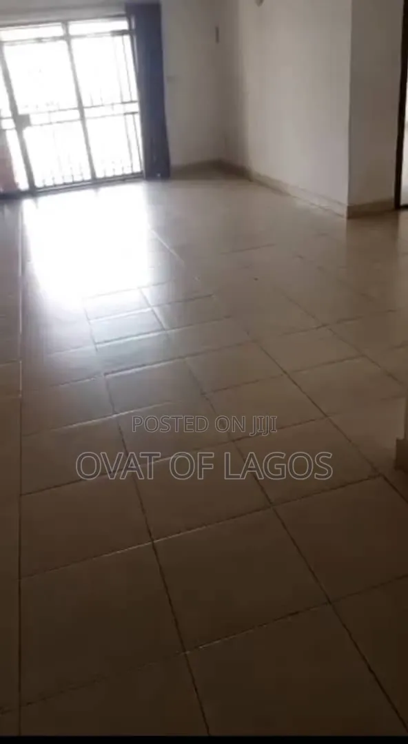 3bdrm Apartment in Lekki Phase 1 for rent