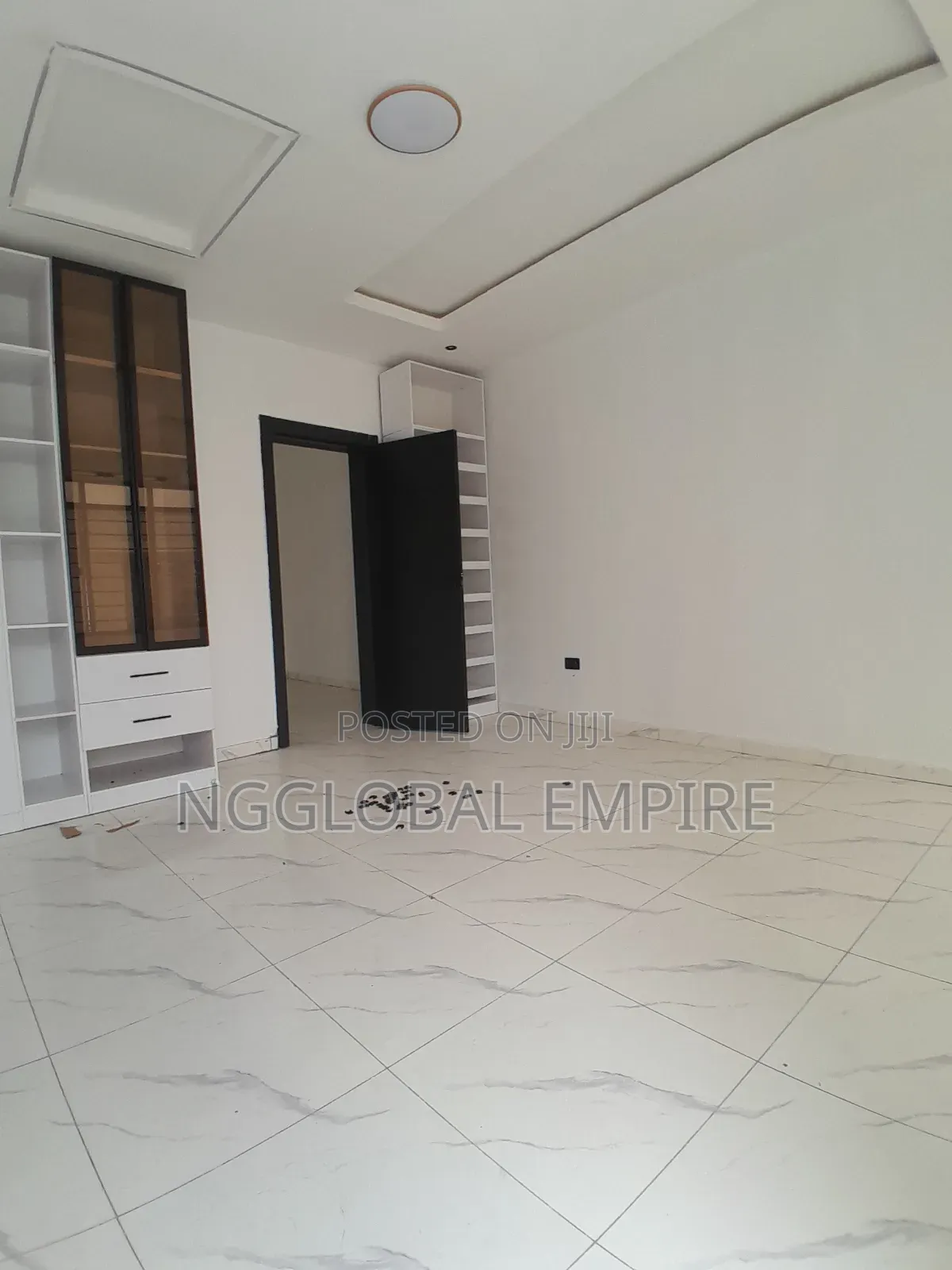 4bdrm Duplex in Ikota G. R .A for sale