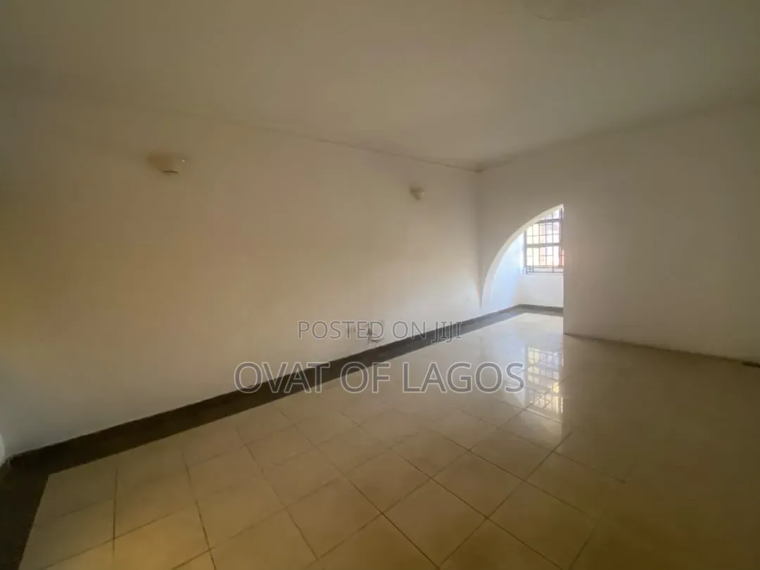 3bdrm Apartment in Lekki Phase 1 for rent