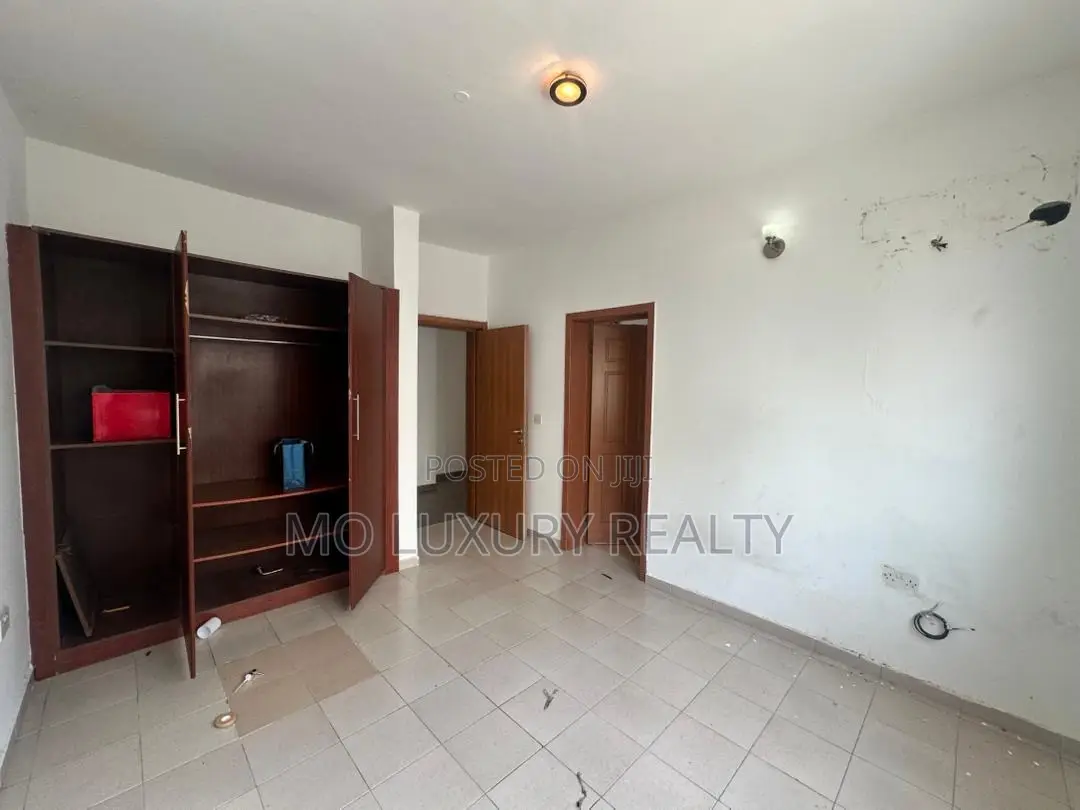 3bdrm Apartment in Lekki Phase 1 for rent