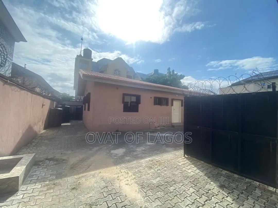 3bdrm Apartment in Lekki Phase 1 for rent