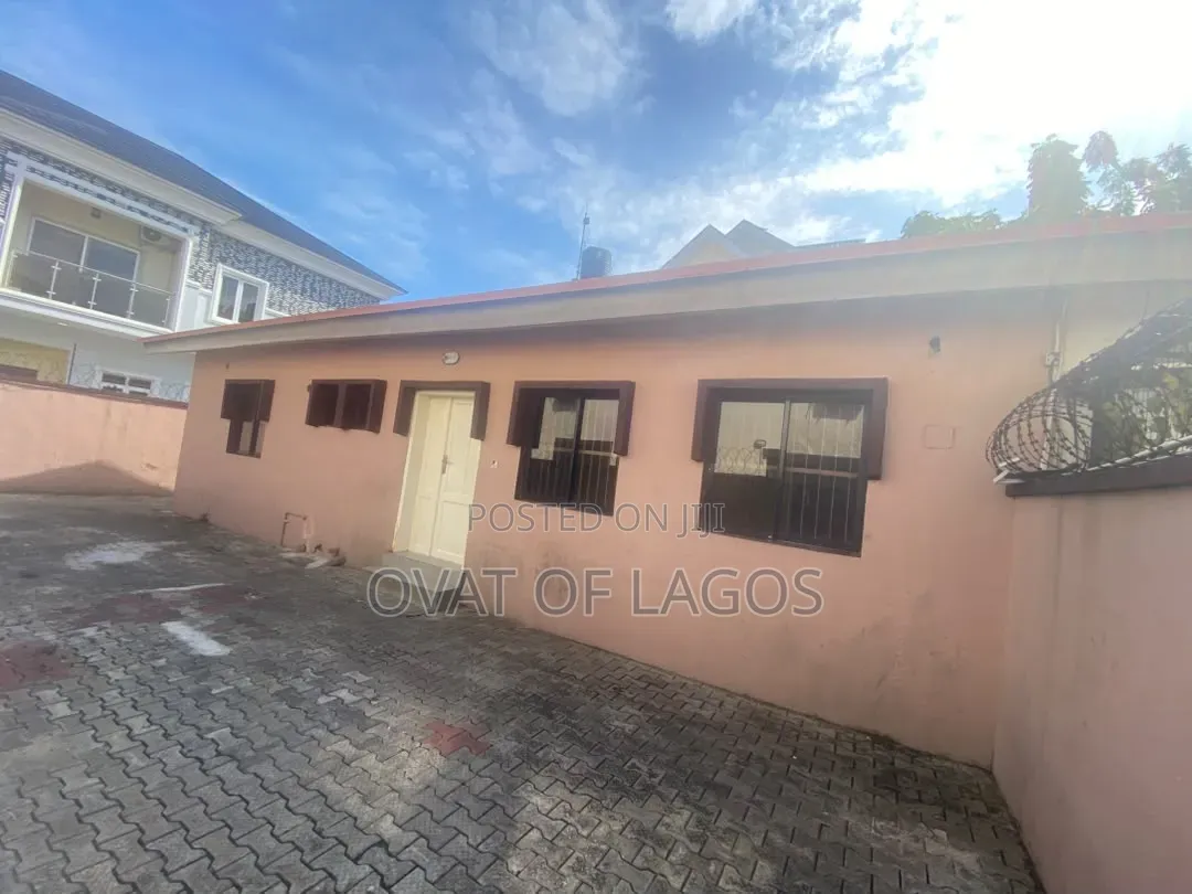 3bdrm Apartment in Lekki Phase 1 for rent