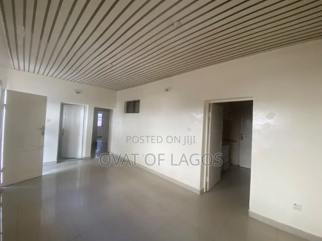 3bdrm Apartment in Lekki Phase 1 for rent