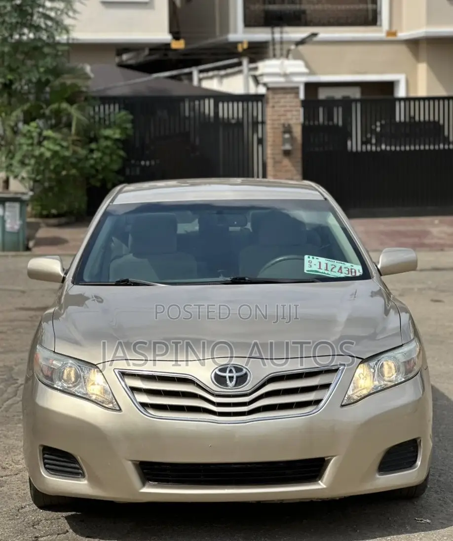 Toyota Camry 2010 Gold