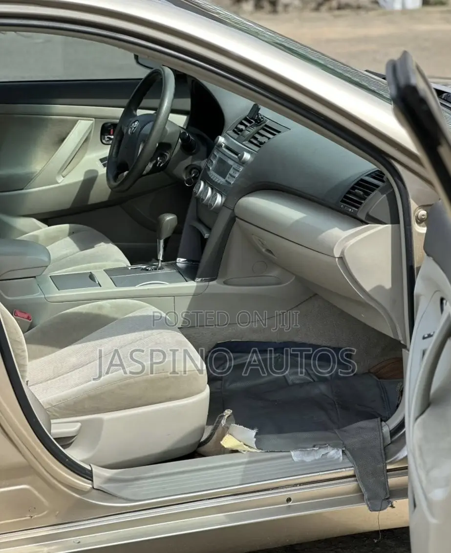 Toyota Camry 2010 Gold