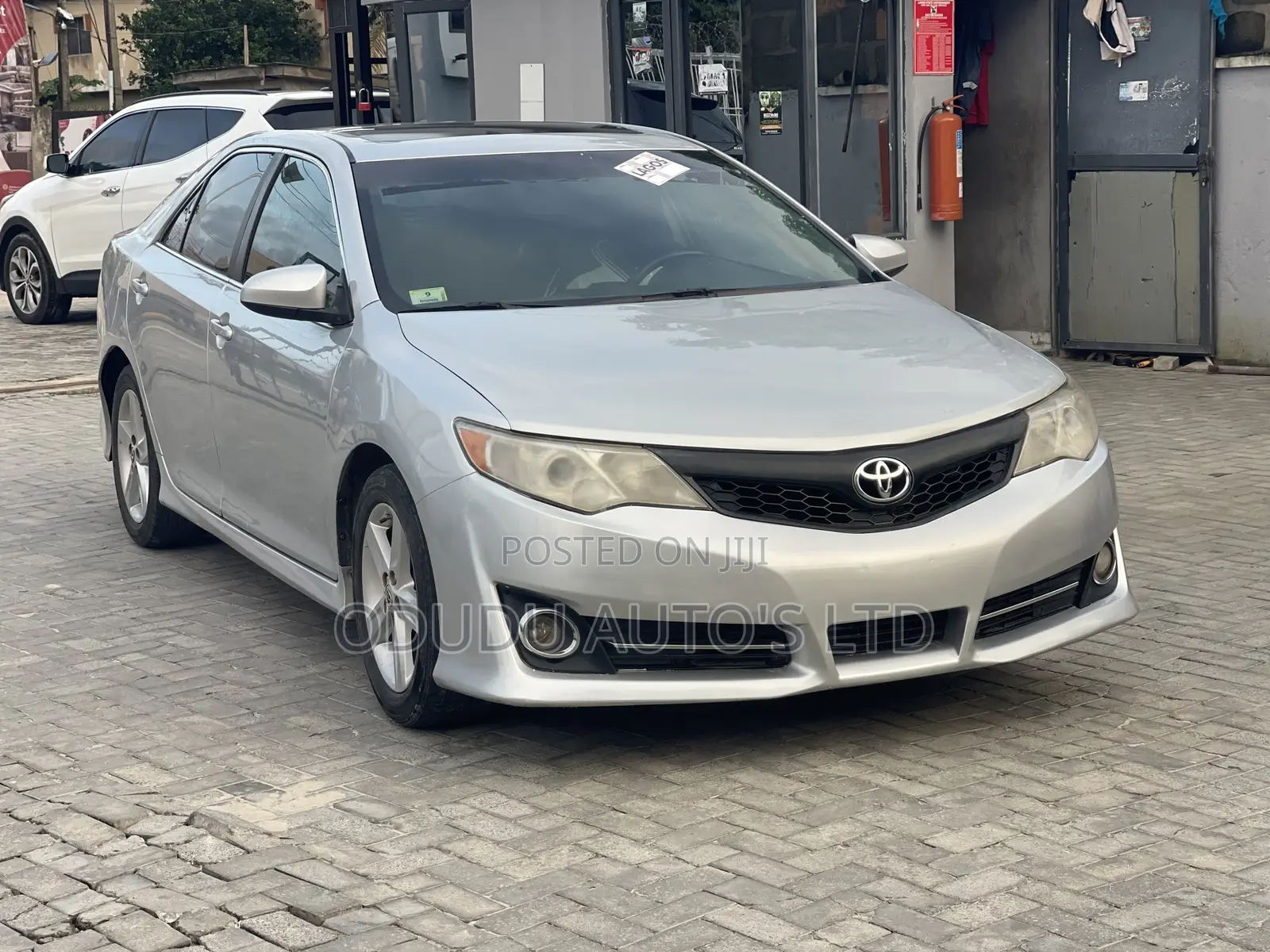 Toyota Camry SE 4dr Sedan (2.5L 4cyl 6A) 2012 Silver