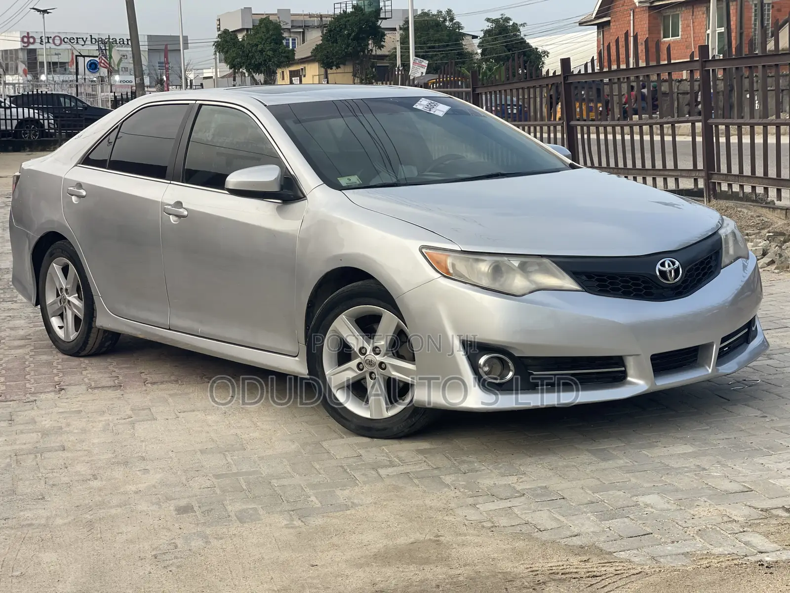 Toyota Camry SE 4dr Sedan (2.5L 4cyl 6A) 2012 Silver